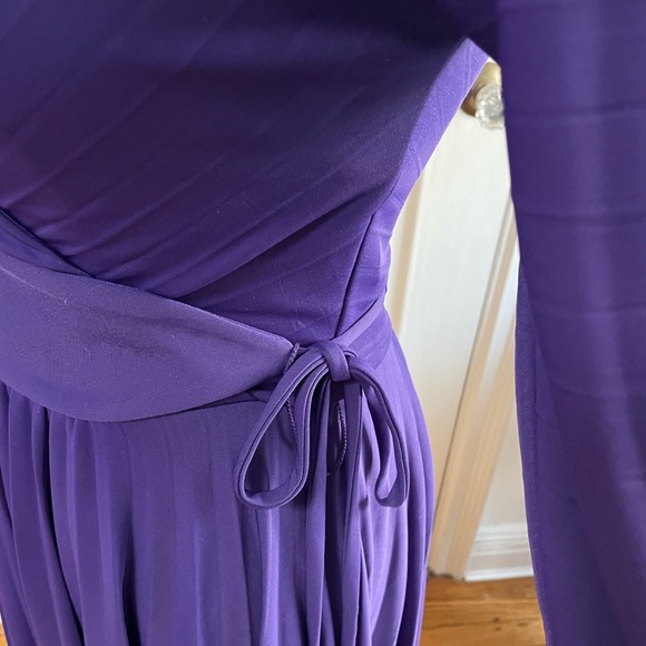 BCBGMaxAzria V neck pleated midi dress purple - Picture 4 of 12